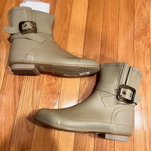 Burberry short rain boots